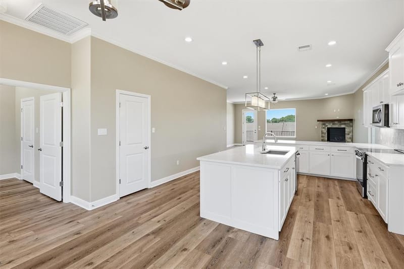 5126 Country Club Drive, Granbury TX 76049 - Photo 9