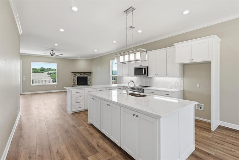 5126 Country Club Drive, Granbury TX 76049 - Photo 11