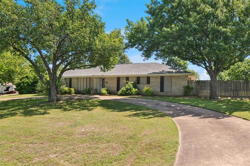 130 Clinton Lane, Midlothian TX 76065 - Photo 2