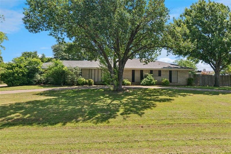 130 Clinton Lane, Midlothian TX 76065