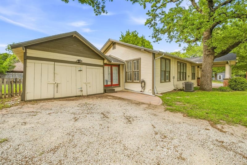 910 S Waco Street, Weatherford TX 76086 - Photo 27