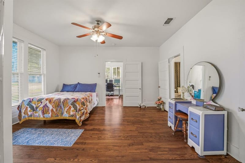 910 S Waco Street, Weatherford TX 76086 - Photo 9