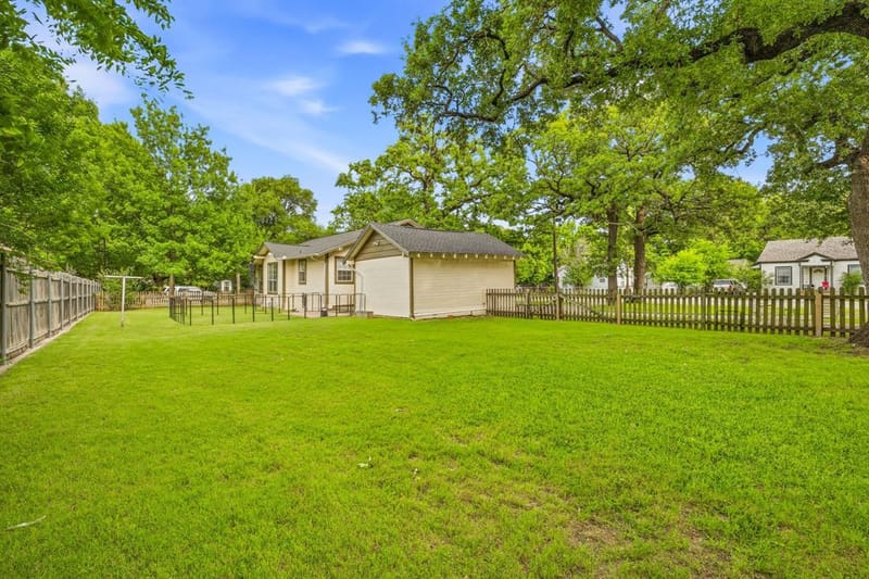 910 S Waco Street, Weatherford TX 76086 - Photo 24