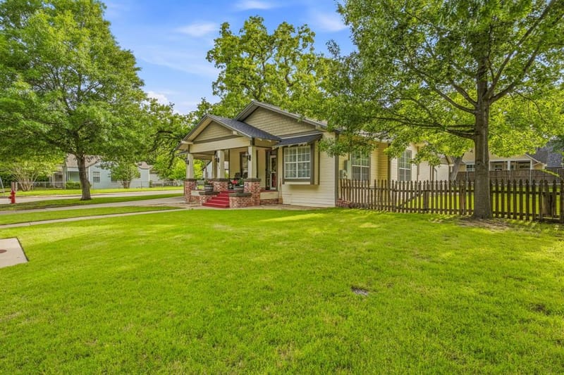 910 S Waco Street, Weatherford TX 76086 - Photo 4
