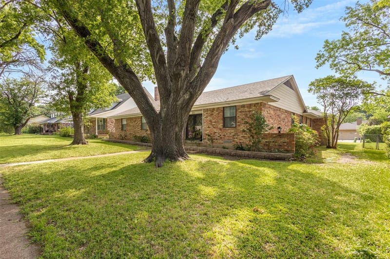 214 S Alexander Avenue, Duncanville TX 75116 - Photo 2