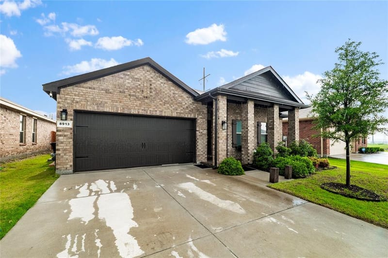 8913 Timber Gulch Circle, Fort Worth TX 76179 - Photo 2