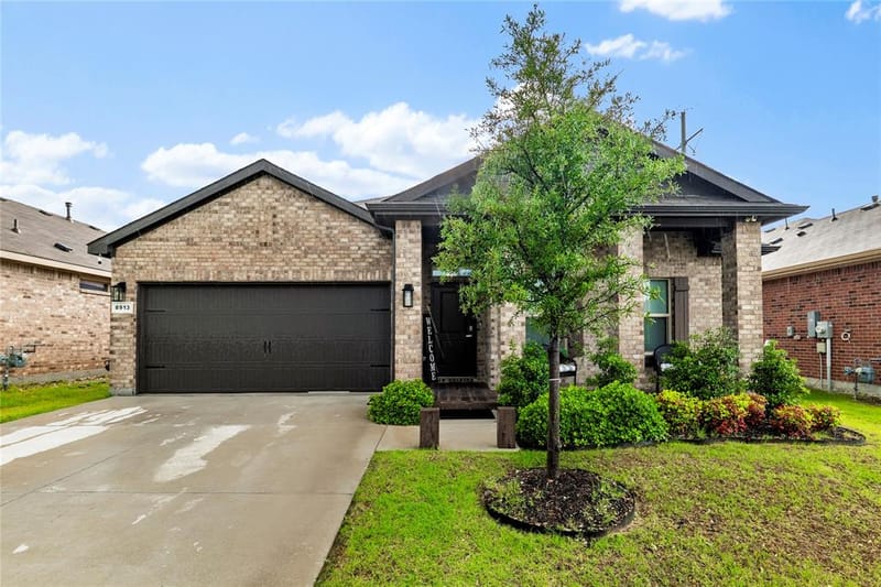 8913 Timber Gulch Circle, Fort Worth TX 76179 - Photo 4
