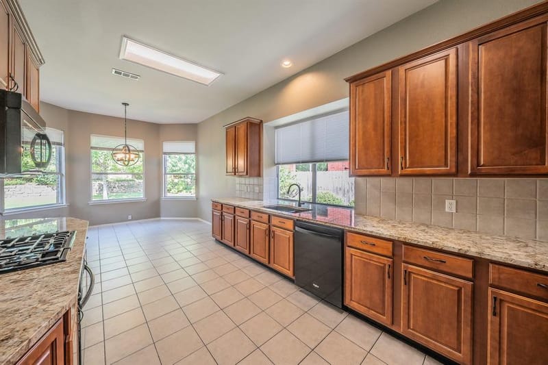 3001 Saint Lynda Drive, Mansfield TX 76063 - Photo 6