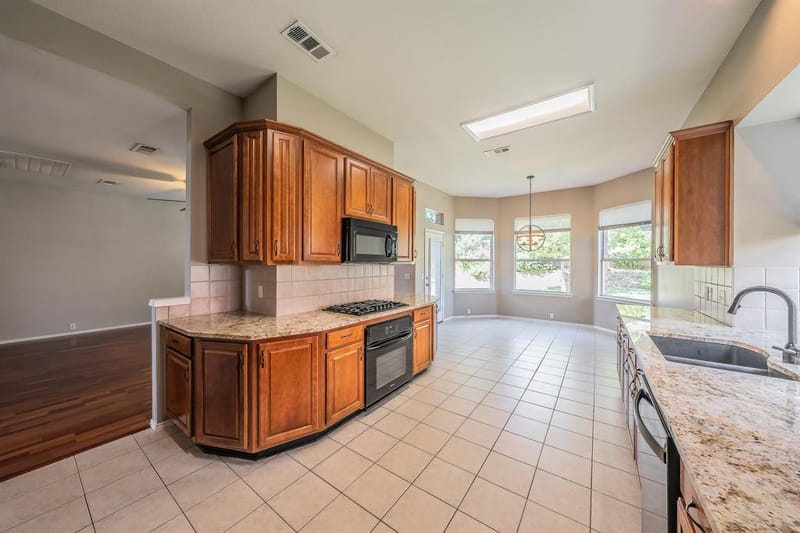 3001 Saint Lynda Drive, Mansfield TX 76063 - Photo 7