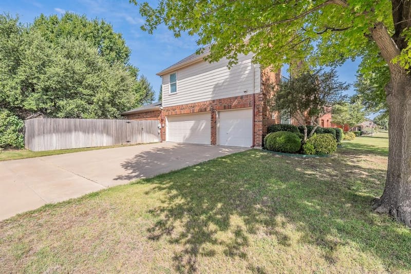 3001 Saint Lynda Drive, Mansfield TX 76063 - Photo 4