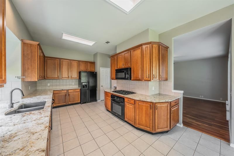 3001 Saint Lynda Drive, Mansfield TX 76063 - Photo 8