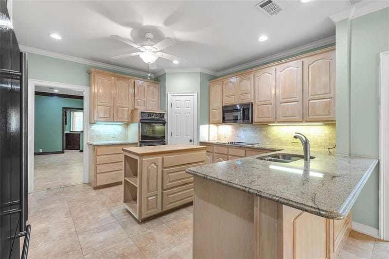 6400 Creekside Drive, Greenville TX 75402 - Photo 10