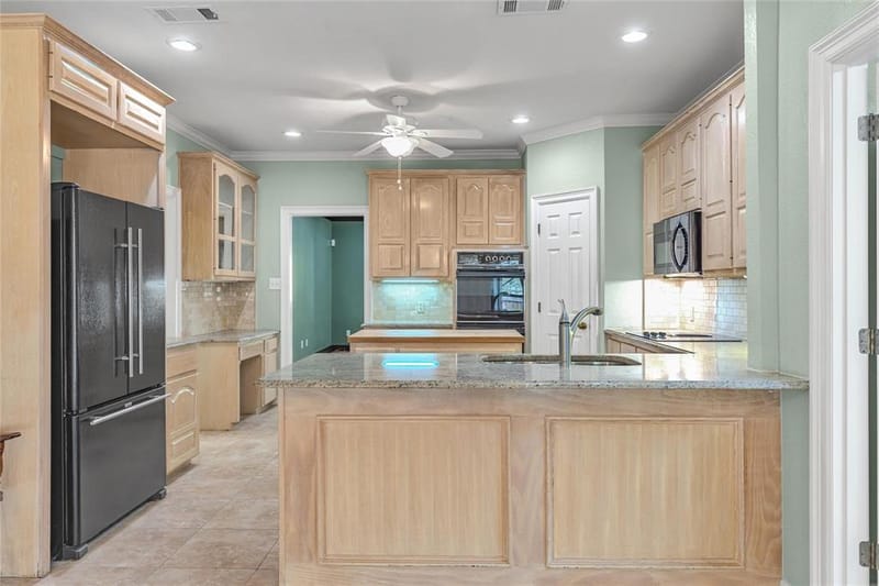 6400 Creekside Drive, Greenville TX 75402 - Photo 11