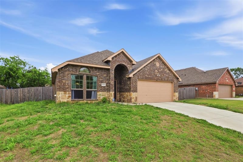 1924 CARRINGTON, Glenn Heights TX 75154 - Photo 2