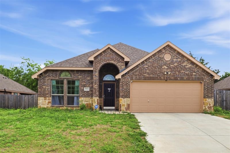 1924 CARRINGTON, Glenn Heights TX 75154