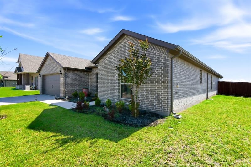 420 Basalt Drive, Azle TX 76020 - Photo 2