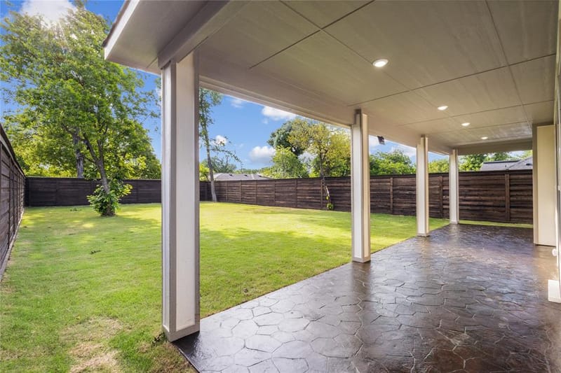 617 N DWIGHT Avenue, Dallas TX 75211 - Photo 23