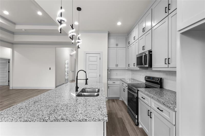 617 N DWIGHT Avenue, Dallas TX 75211 - Photo 9