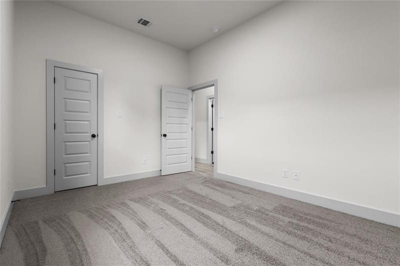 617 N DWIGHT Avenue, Dallas TX 75211 - Photo 18