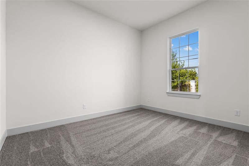 617 N DWIGHT Avenue, Dallas TX 75211 - Photo 19
