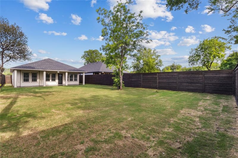 617 N DWIGHT Avenue, Dallas TX 75211 - Photo 25