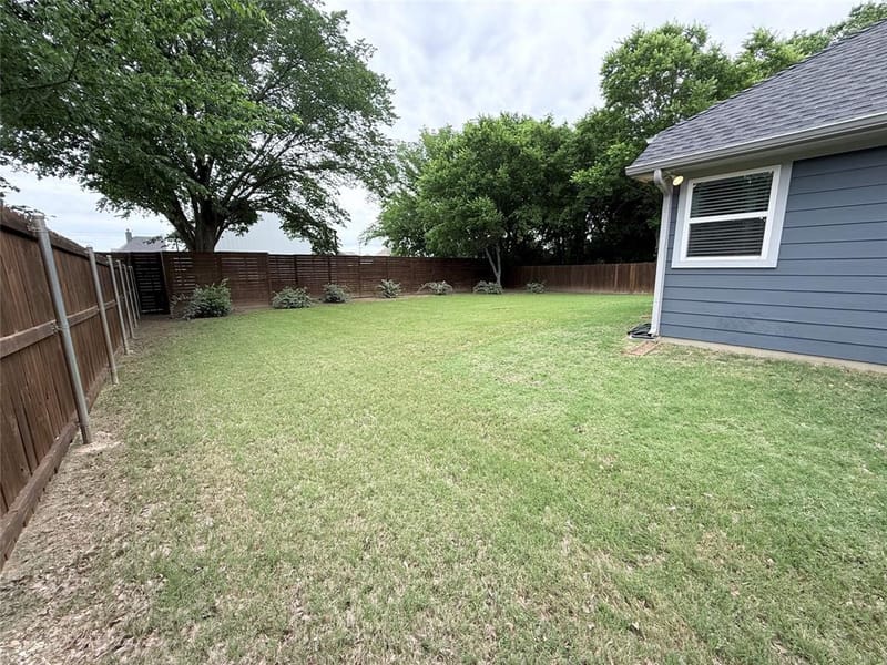 718 E Walcott Street, Pilot Point TX 76258 - Photo 23