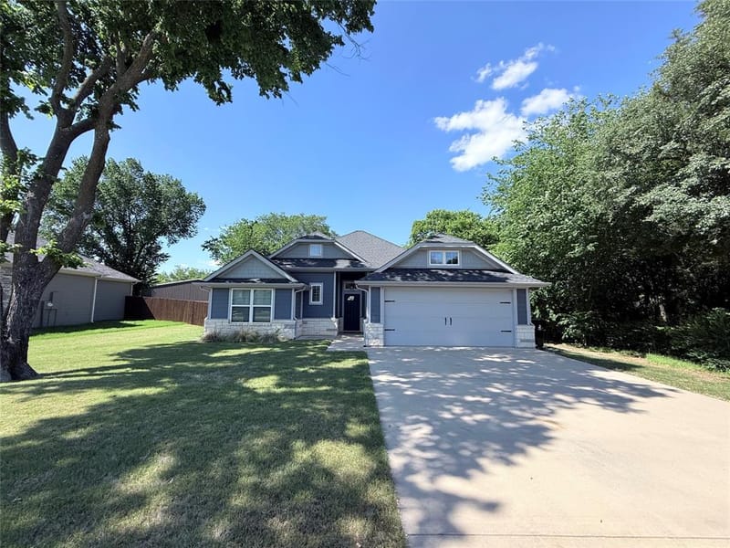 718 E Walcott Street, Pilot Point TX 76258 - Photo 2