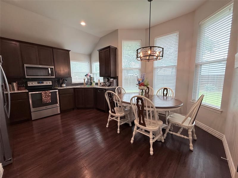 718 E Walcott Street, Pilot Point TX 76258 - Photo 6