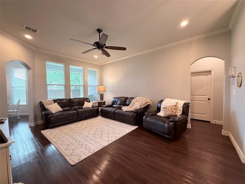 718 E Walcott Street, Pilot Point TX 76258 - Photo 3