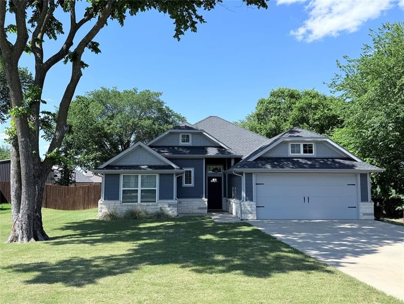 718 E Walcott Street, Pilot Point TX 76258