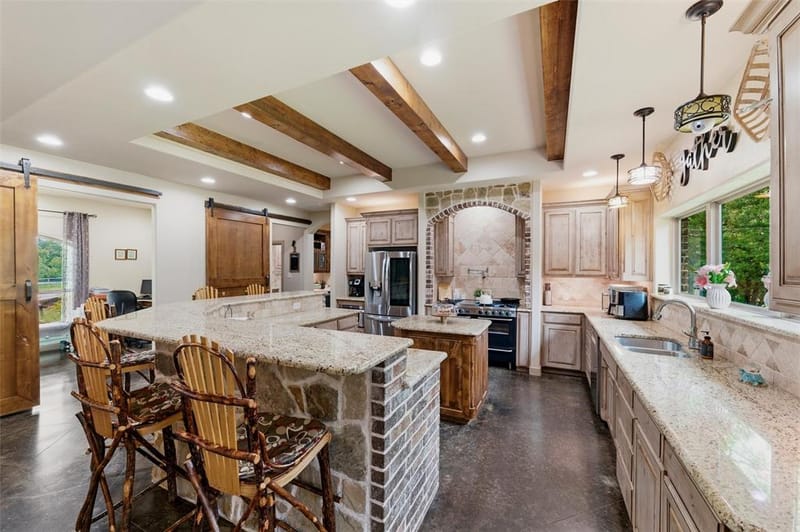 6561 County Road 423, Grandview TX 76050 - Photo 15