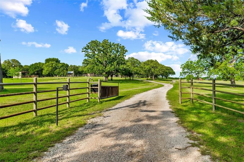 6561 County Road 423, Grandview TX 76050 - Photo 8