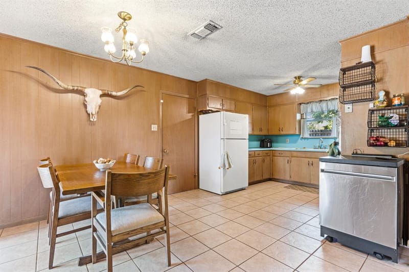 203 Randy Drive, Woodway TX 76712 - Photo 10