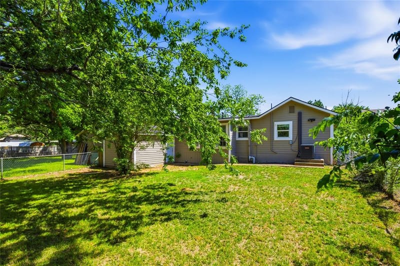 2121 W Bond Street, Denison TX 75020 - Photo 23