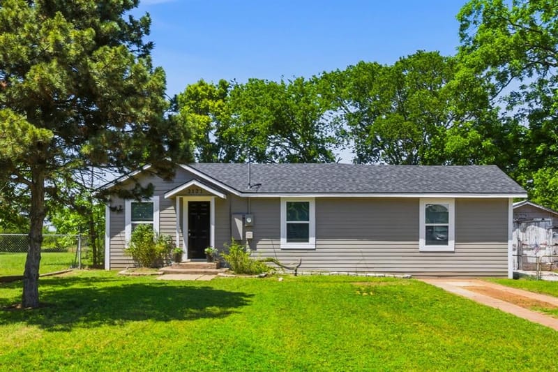 2121 W Bond Street, Denison TX 75020 - Photo 2