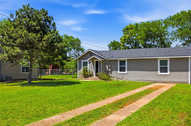2121 W Bond Street, Denison TX 75020