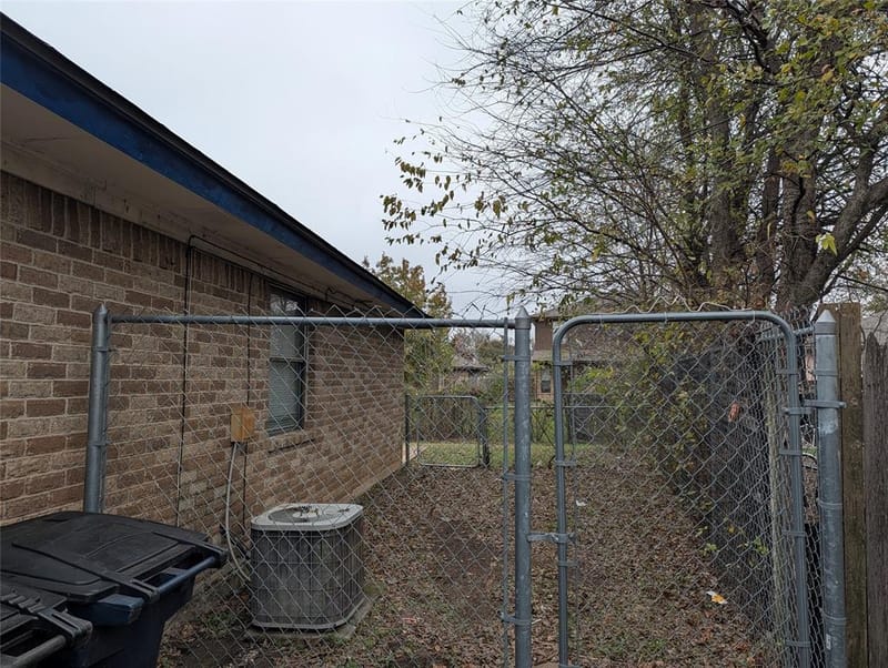 6709 Ridgecrest Court, Fort Worth TX 76133 - Photo 11