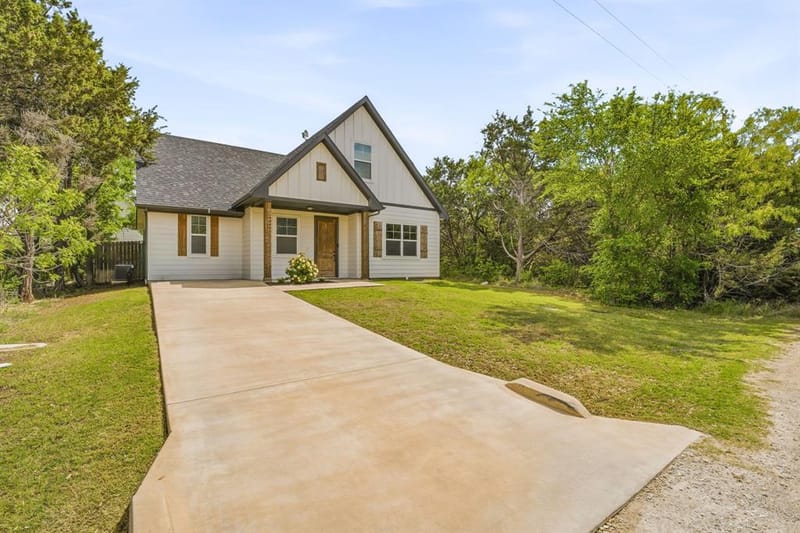 5721 San Jacinto Drive, Granbury TX 76048 - Photo 3