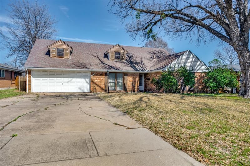 5613 Westcreek Drive, Fort Worth TX 76133 - Photo 2