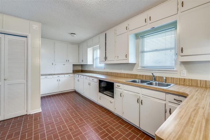 5613 Westcreek Drive, Fort Worth TX 76133 - Photo 9