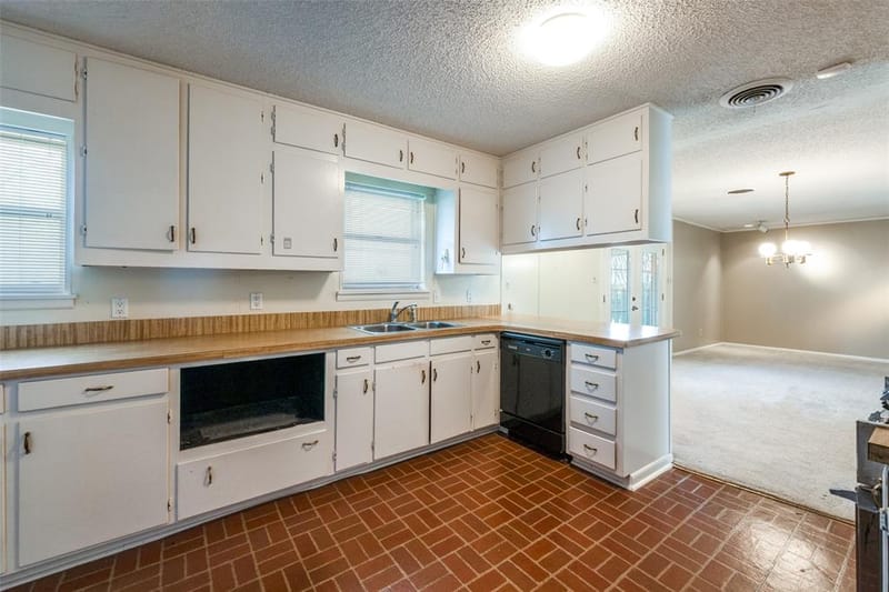 5613 Westcreek Drive, Fort Worth TX 76133 - Photo 10