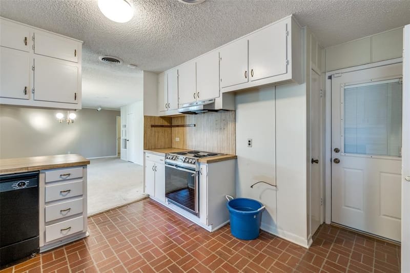 5613 Westcreek Drive, Fort Worth TX 76133 - Photo 11