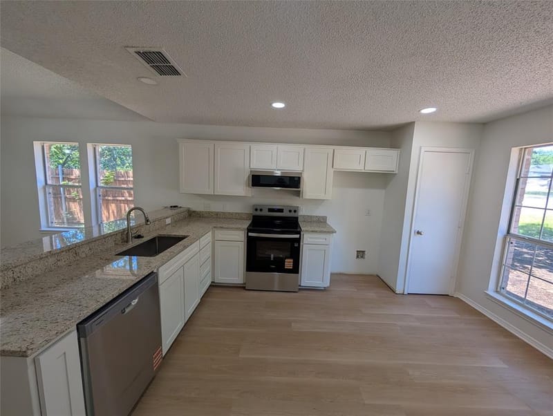 4821 Saint Thomas Place, Fort Worth TX 76135 - Photo 11