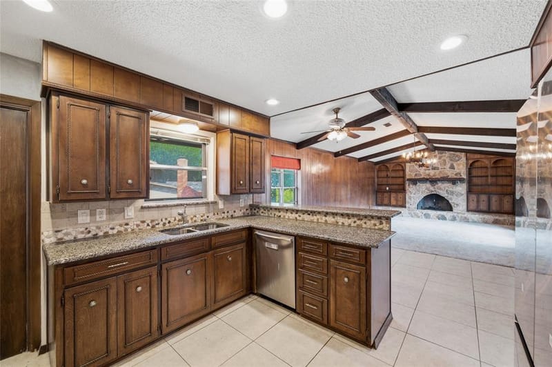3405 Country Club Road, Pantego TX 76013 - Photo 19