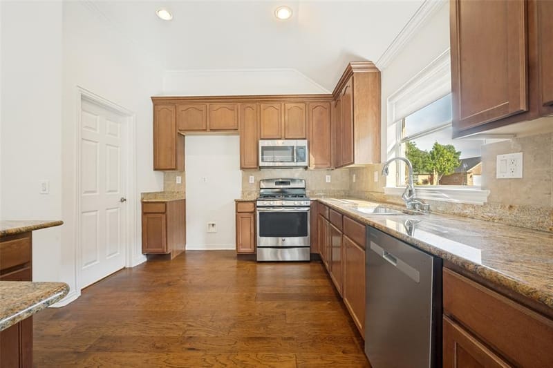 11009 Southerland Drive, Denton TX 76207 - Photo 10