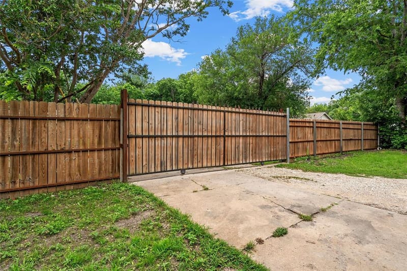 2221 S Park Avenue, Waco TX 76706 - Photo 24