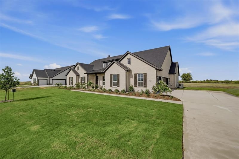 2305 Quartz Street, Krum TX 76249 - Photo 3