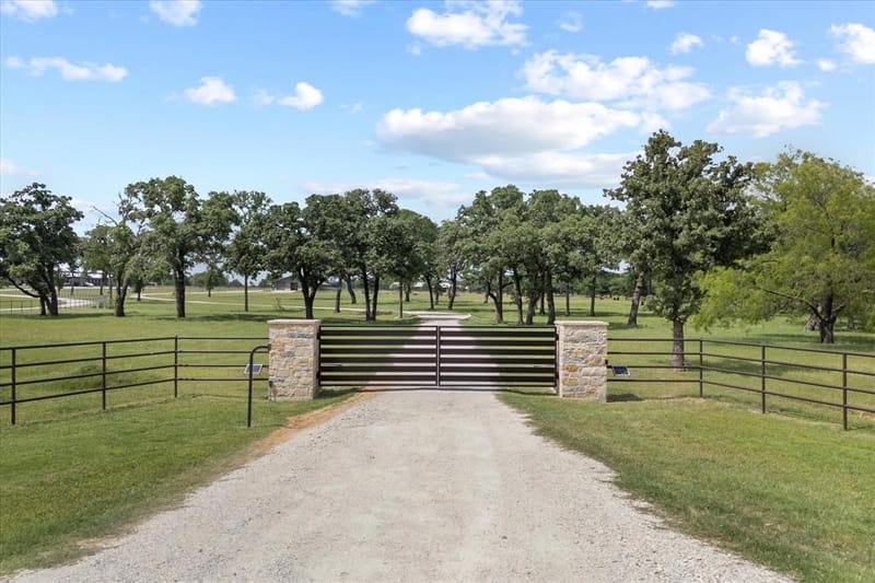 10701 Osburn Road, Pilot Point TX 76258 - Photo 2