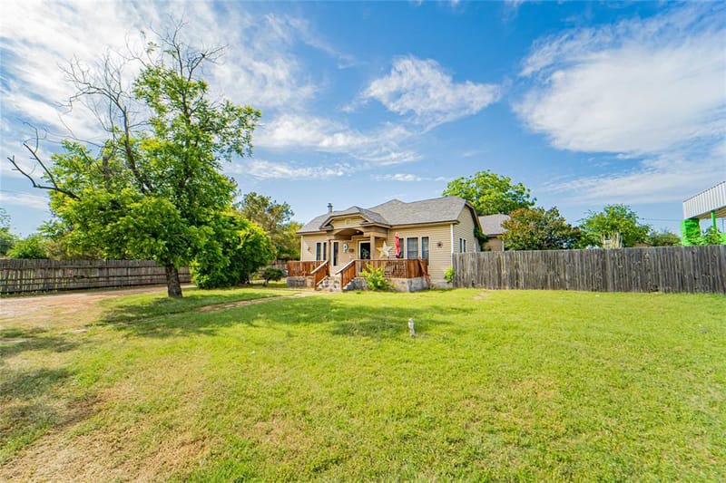 1404 W Walker Street, Breckenridge TX 76424 - Photo 2