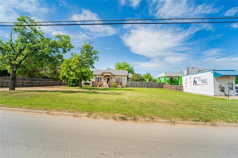 1404 W Walker Street, Breckenridge TX 76424 - Photo 3